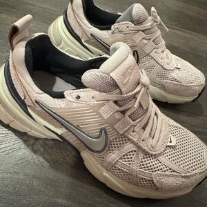 Nike Women's V2K Run